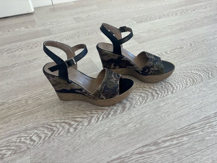 Sandales compensées