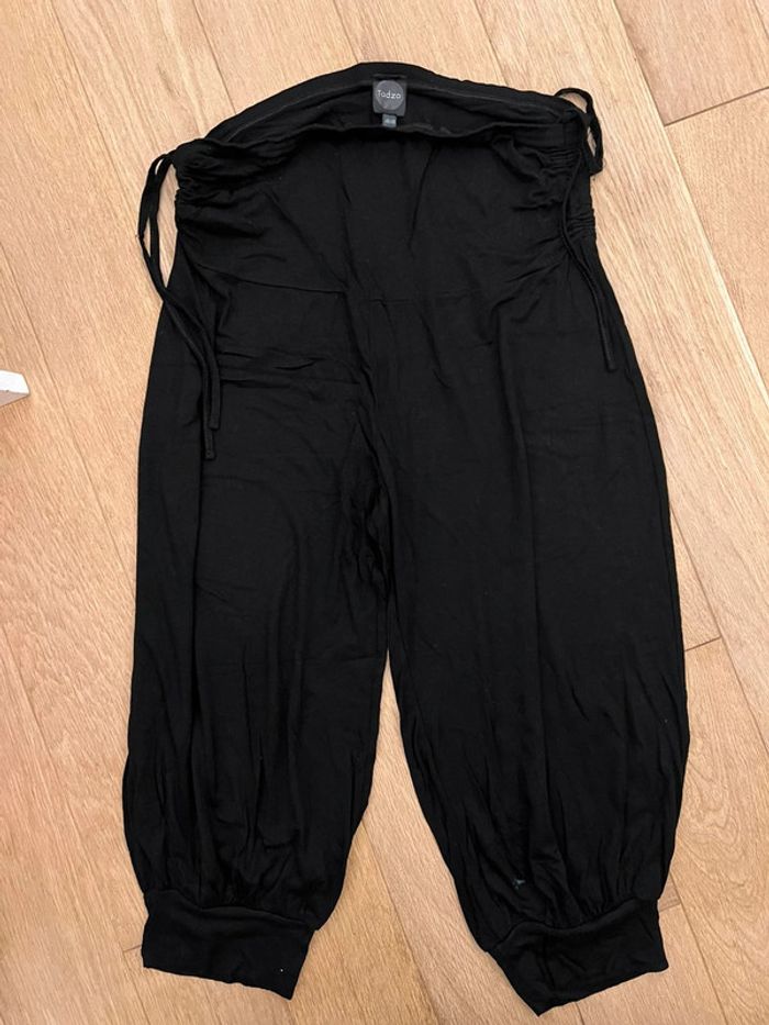 Lot de 4 pantalons grossesse/maternité longueur 3/4 bon état