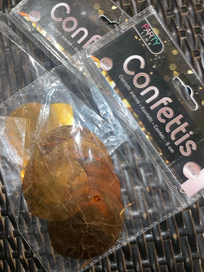 2 paquets de 200 confettis