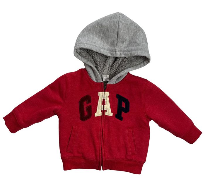 Gilet chaud à capuche rouge et gris GAP pour bébé 12-18 mois