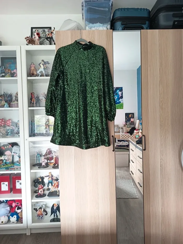 Robe habillé verte en sequins / paillettes neuf H&M- Taille S 36 - photo numéro 2