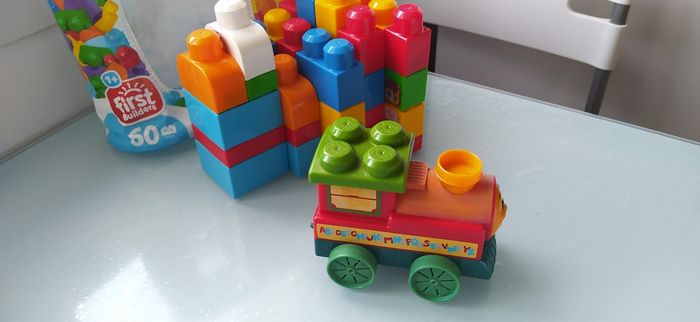 Petit trai megablock et ses briques de Fisher price - photo numéro 2
