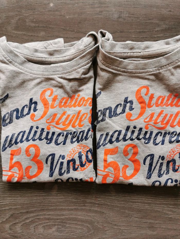 2 Tee-shirts identiques