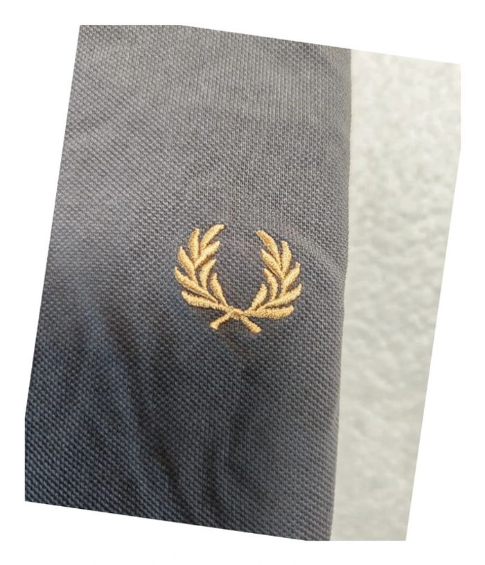 ⭐ Superbe polo Fred Perry logo Or Taille S - photo numéro 3