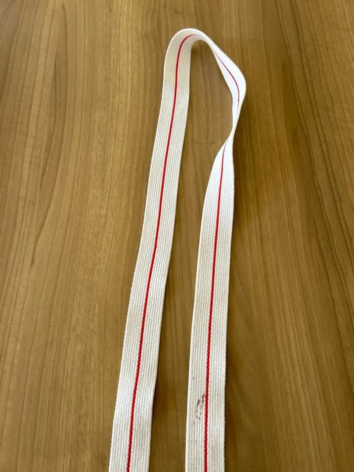 Ceinture de karaté blanche et rouge - photo numéro 3