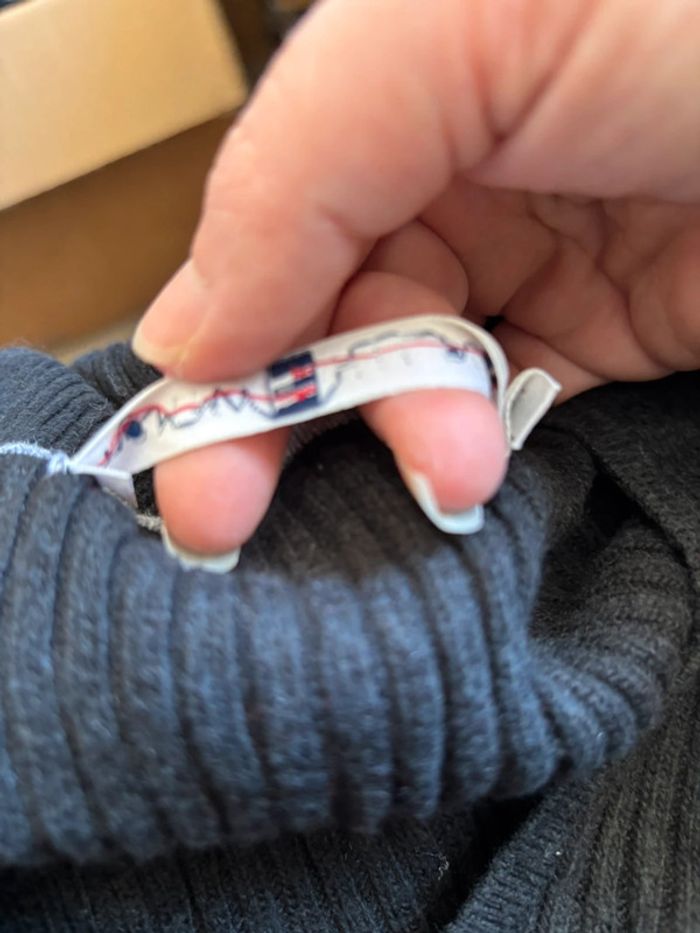 Pull noir à capuche Tommy Hilfiger - photo numéro 7