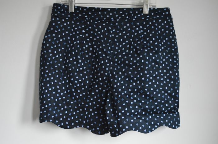Short imprimé bleu marine Mademoiselle R taille 40 – motif fleuri – bas ondulé - photo numéro 2