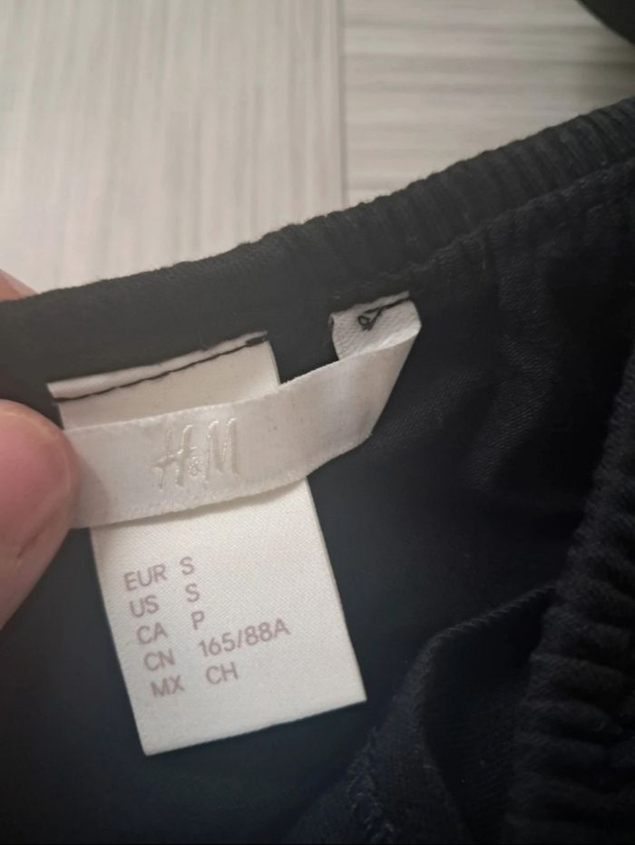 Petite robe noir h&m taille S - photo numéro 2