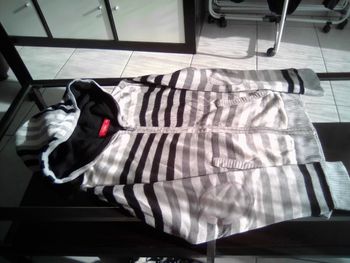 Gilet. TISSAIA. 8 ans
