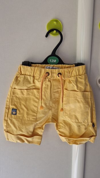 Short uni jaune NEUF