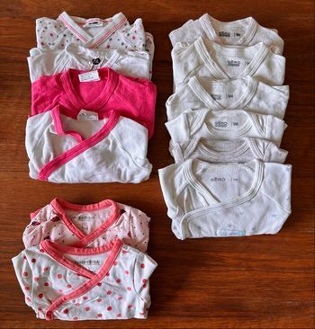 Lot de 13 bodys 1 mois. 