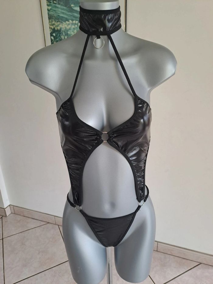 Sous vêtements simili noir