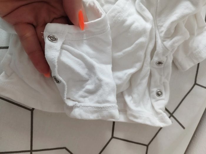 Lot gilets bébé 1 mois - photo numéro 5