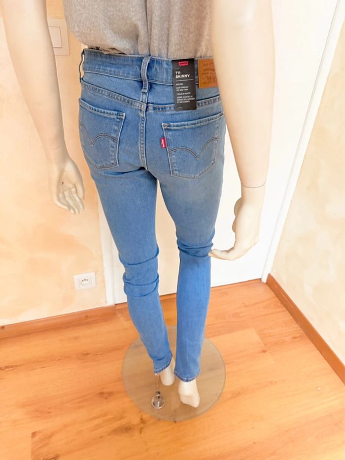 Jean Levi’s 711 Skinny – Taille 28/32 – Bleu clair – Neuf avec étiquette - photo numéro 16