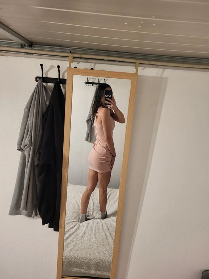 Belle robe rose avec dentelle ! - photo numéro 4
