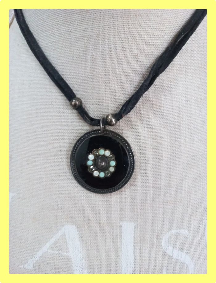 Collier noir - photo numéro 2