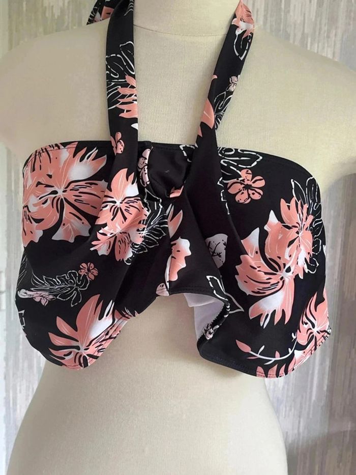 Haut de maillot de bain fleurie taille 46• - photo numéro 2