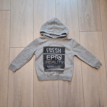 Sweat gris et noir. Garçon 3 ans. Marque Primark