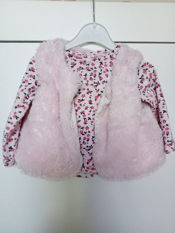 Lot de deux ensembles tee shirt et gilet