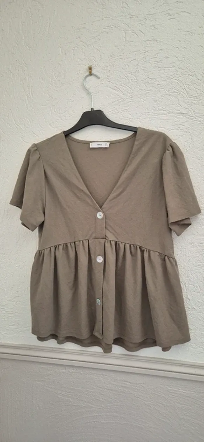 top peplum kaki boutonné mango