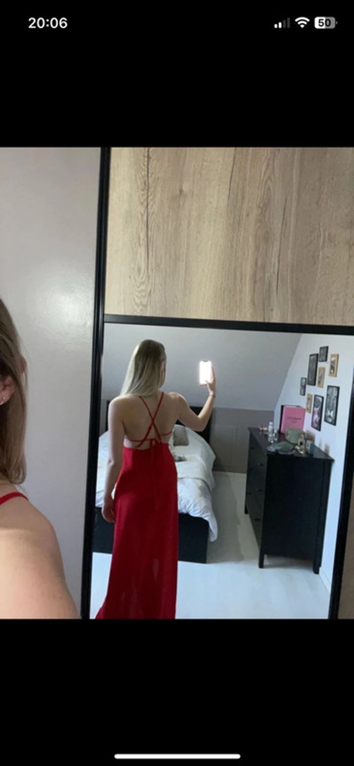 Robe rouge dos nu - photo numéro 3