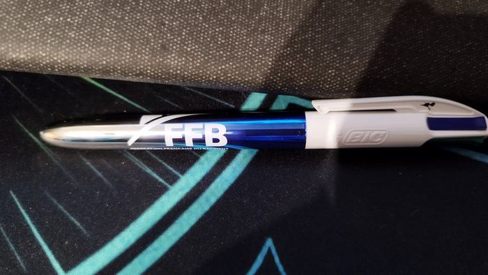 Stylo Bic 4 couleur - photo numéro 7