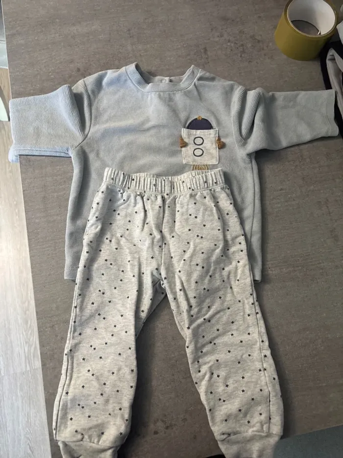 Lot 2 pyjamas 23 et 36 mois - photo numéro 2