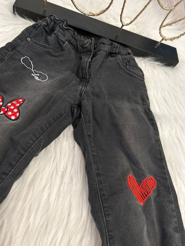 Très beau jeans minnie 🥰 Disney taille 4 ans - photo numéro 2