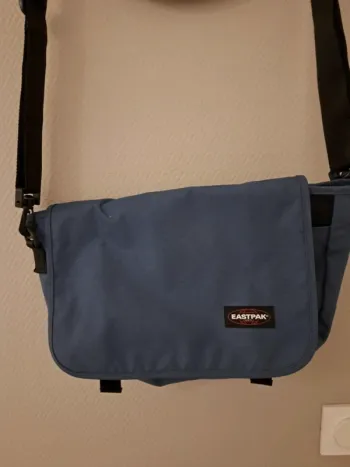 Sac à bandoulière bleu Eastpak