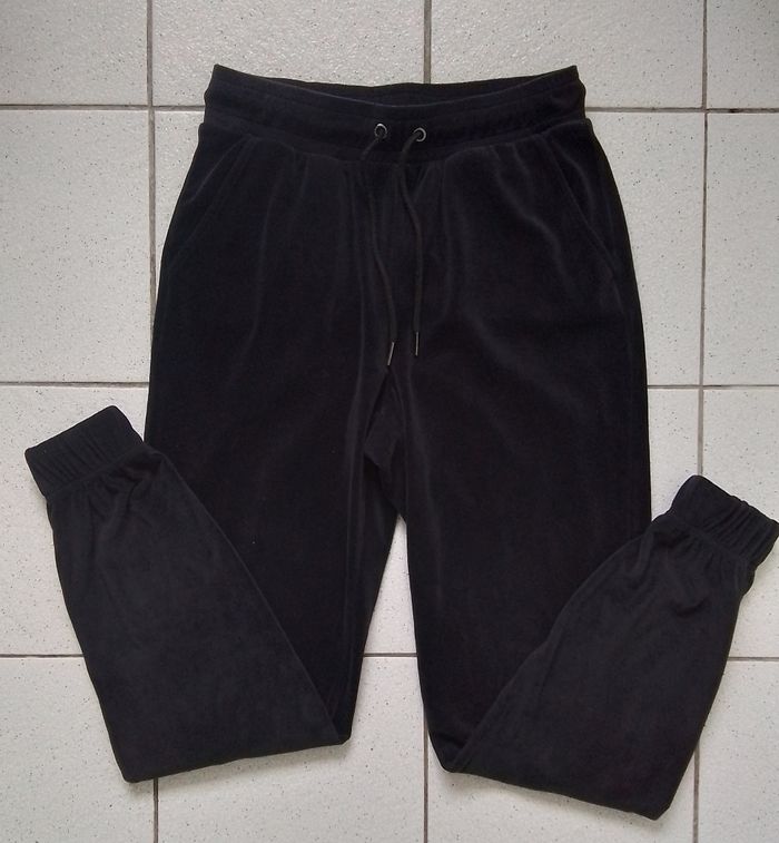 Bas de pyjama doux noir.