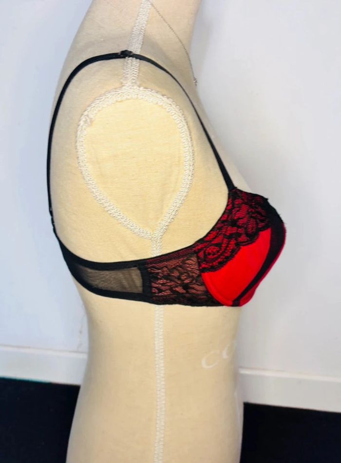 🌸 soutien gorge rouge avec dentelle noire 85 c - photo numéro 3