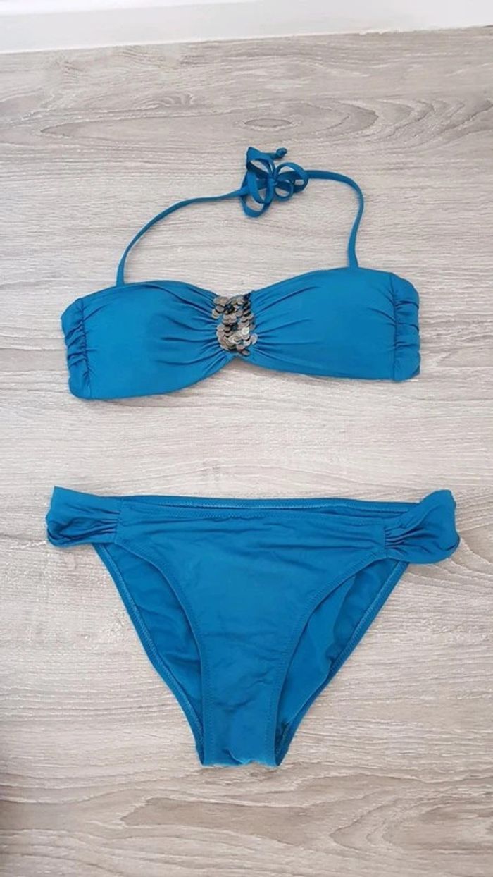 Bikini Taille 38 pour le haut et taille 40 pour le bas