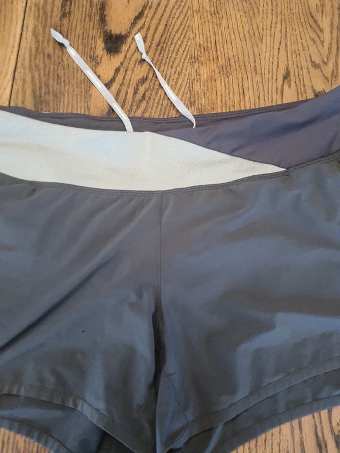 Short sport femme Nike Running taille L noir/gris - photo numéro 4