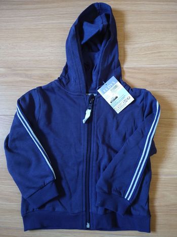 Gilet zippé à capuche neuf avec étiquette marque eldys taille 3 ans