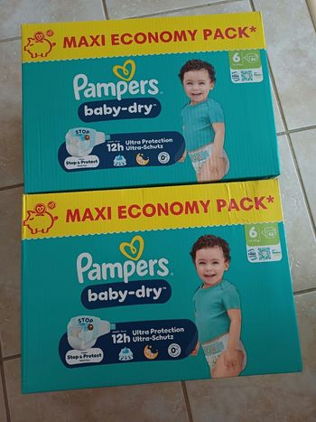 Deux cartons de couches pampers taille 6