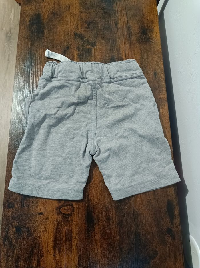 Short gris - photo numéro 3