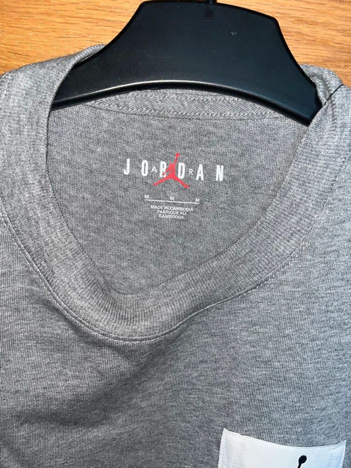 T-shirt gris Air Jordan flight essentials - photo numéro 4