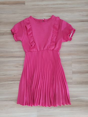 Robe courte, fille 6-7 ans.
Jamais portée.