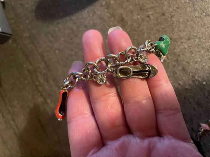 Collier Zara chaussures en très bon état, collection vintage - photo numéro 4