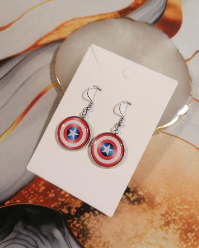 Boucle d'oreille captain america - photo numéro 2