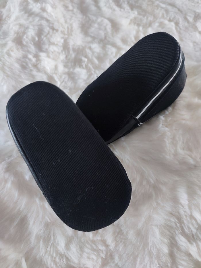 Chaussures bébé noir et blanche 32 taille 20 - photo numéro 3