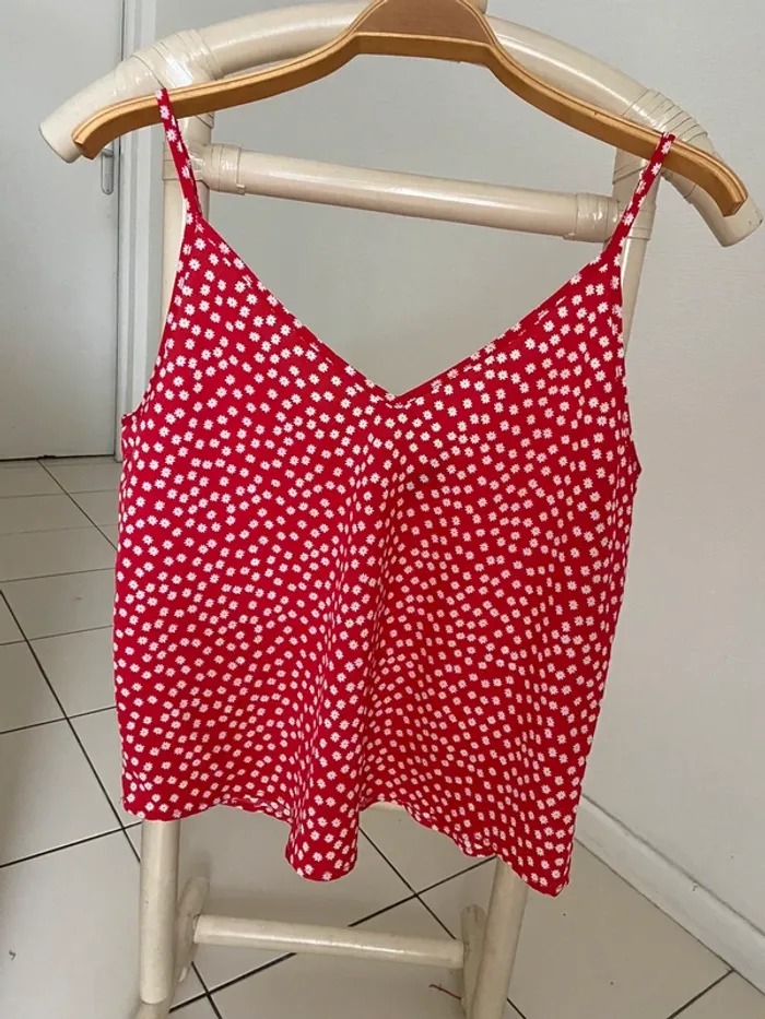 Débardeur bretelle rouge fleurs