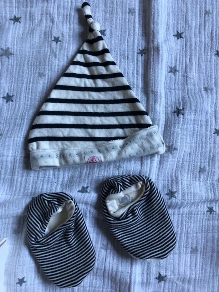 Ensemble bonnet + chaussons Petit Bateau- 6 mois