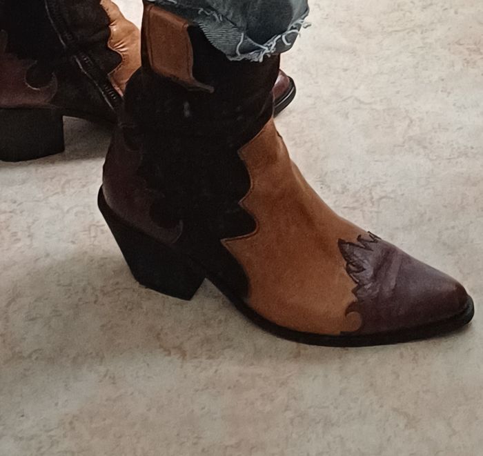 BOTTINES TOUT CUIR  MARQUE  LITTLE LA SUITE - photo numéro 5