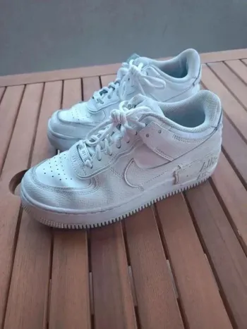 Baskets Nike air force one femme pointure 39