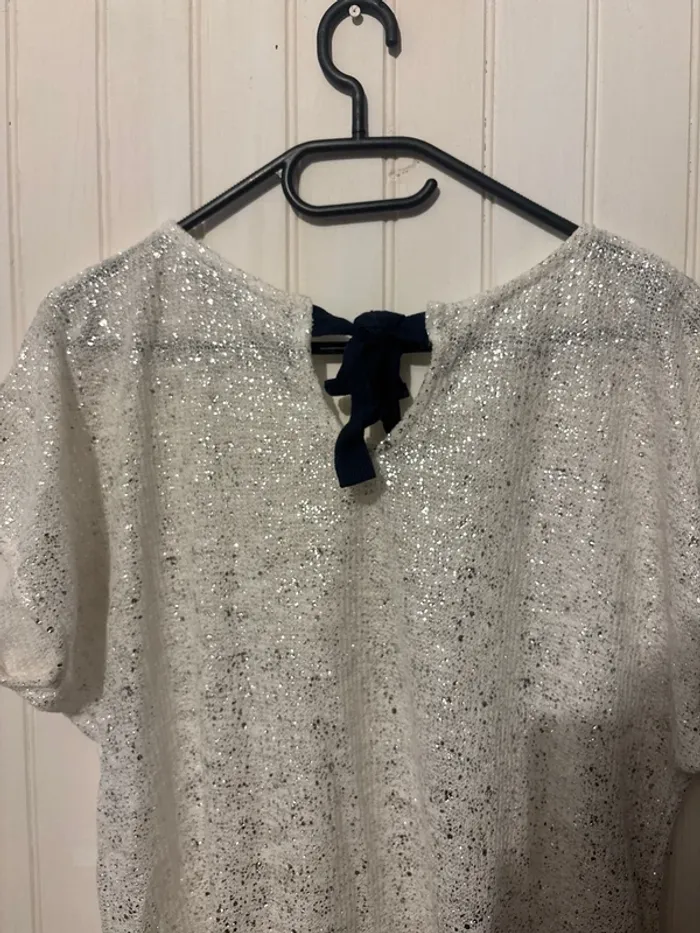 Tee shirt à paillettes et noeud dans la nuque - photo numéro 4