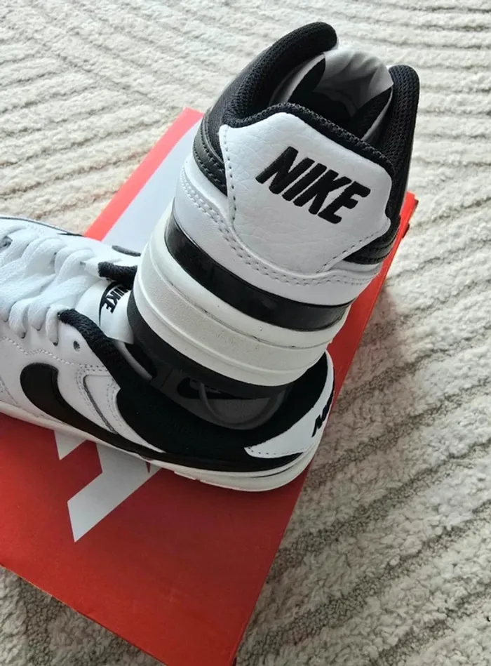 Basket Nike noir et blanche - photo numéro 2