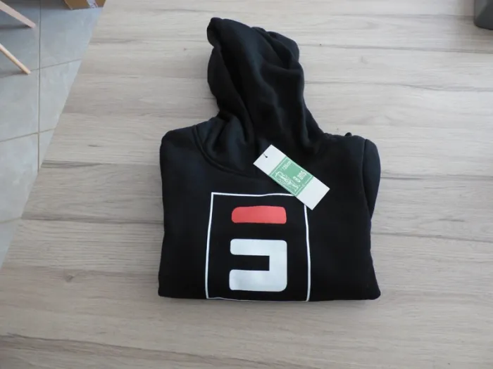 Sweat à capuche neuf