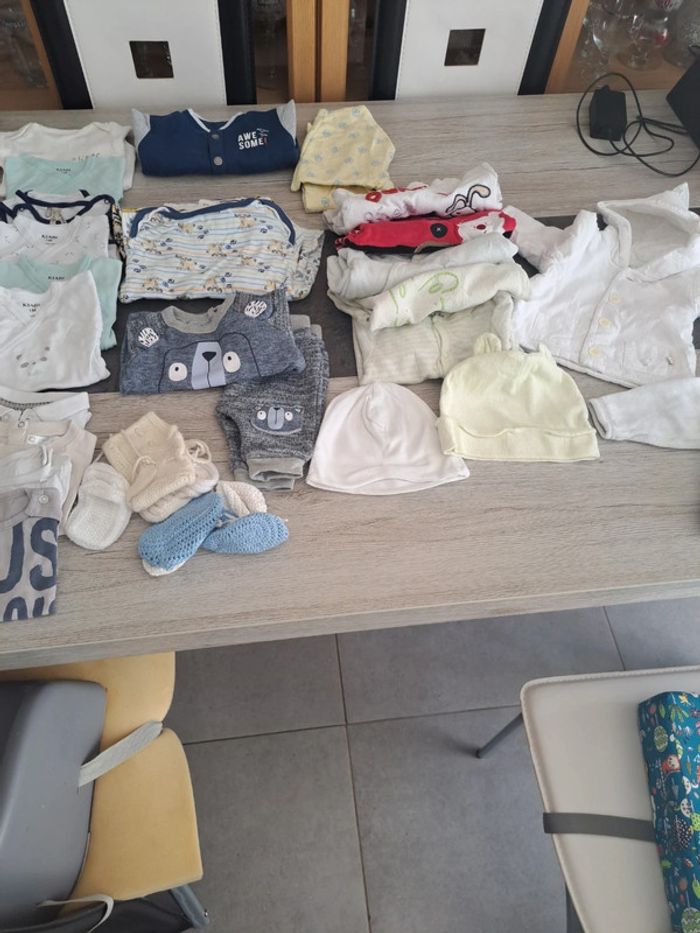 Gros lot bebe garcon 1 mois ( 45 vetements) - photo numéro 4