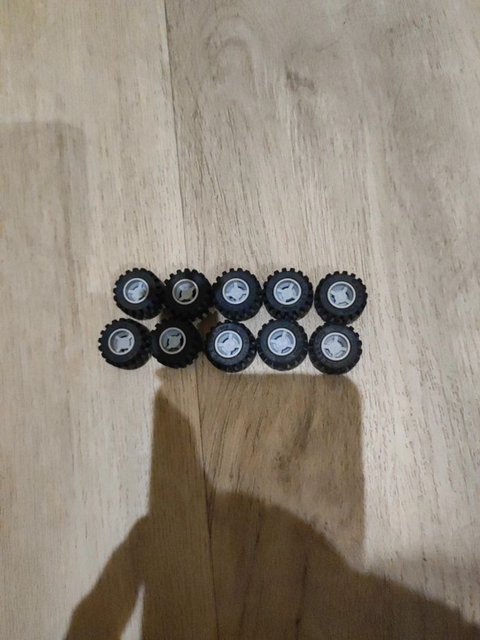 Lot de 10 pneus Lego